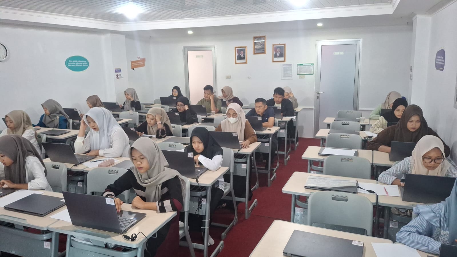 Tes TPA dan Kefarmasian Calon Mahasiswa Baru FKG dan Profesi Apoteker UAP Berlangsung Lancar
